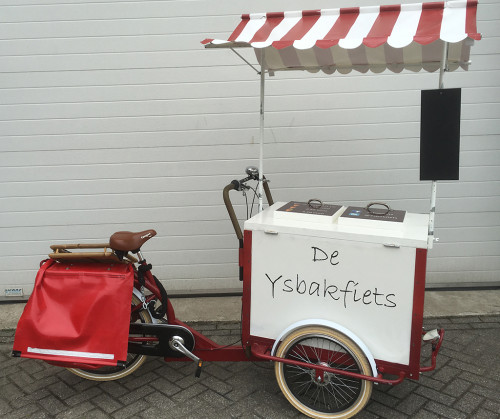 Kleine ijsbakfiets huren met vers schepijs